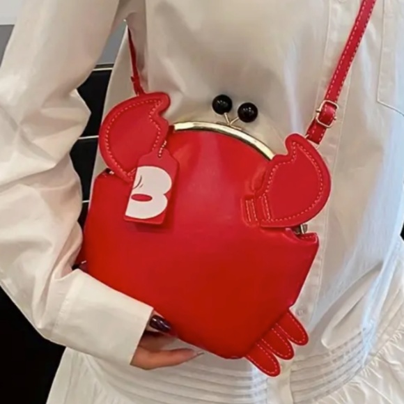 CRAB SHAPE BAG - RED FUN NOVELTY PURSE - ADJUSTABLE STRAP IN CRAB FOR CROSSBODY - Picture 2 of 9